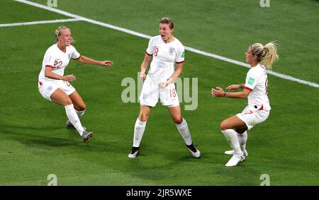 Photo du dossier datée du 02-07-2019, Ellen White (centre), en Angleterre. Ellen White, la marraine des femmes qui a toujours enregistré un record en Angleterre, a annoncé sa retraite du football avec effet immédiat. Date de publication : lundi 22 août 2022. Banque D'Images