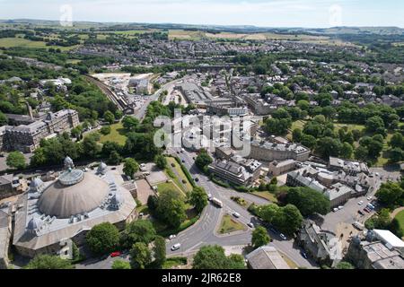 Buxton ville Derbyshire pic district Royaume-Uni vue aérienne drone Banque D'Images