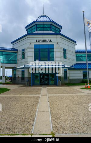 Cape May, NJ, États-Unis - 21 août 2022 : terminal du ferry de Cape May - Lewes Delaware. Le ferry traverse la baie du Delaware tous les jours. Banque D'Images