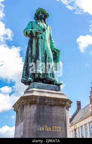 La statue commémorant l'artiste Jean Van Eyck sur la place Jan Van Eyckplein à Bruges, Belgique Banque D'Images