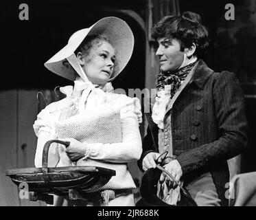 Judi Dench (Grace Harkaway), Michael Williams (Charles Courtly) à LONDRES ASSURANCE par Dion Boucicault à la Royal Shakespeare Company (RSC), Aldwych Theatre, Londres WC2 26/06/1970 Set design: Alan Tagg costumes: David Walker réalisateur: Ronald Eyre Banque D'Images