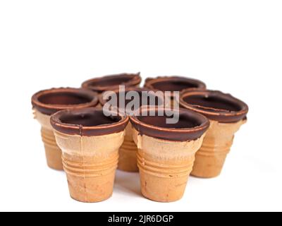 Tasse gaufrée sur fond blanc Banque D'Images