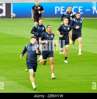 Pilsen, République tchèque. 22nd août 2022. Les joueurs de football de Viktoria Plzen en action lors de la session d'entraînement précédant le match de retour du titre de champion de football de la quatrième manche vs Qarabag à Pilsen, République Tchèque, 22 août 2022. De gauche Vaclav Pilar, John Mosquera. Crédit: Miroslav Chaloupka/CTK photo/Alamy Live News Banque D'Images