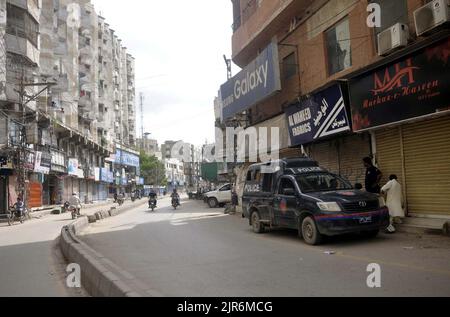 Vue des activités d'affaires vu arrêt après un incident présumé de profanation de Coran, à Hyderabad lundi, 22 août 2022. Banque D'Images