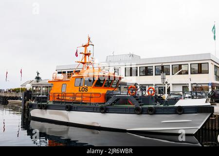 Navire-pilote norvégien, LOT124 ans, amarré dans le port d'Alesund, à Alesund, Norvège Banque D'Images