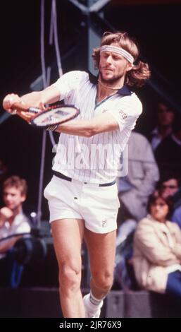 30 juin 1981, Wimbledon, Angleterre, Royaume-Uni : BJORN BORG retourne le ballon de Peter McNamara, d'Australie, lors de leur match de quart de finale. Borg a gagné en jeux droits. (Credit image: © Keystone Press Agency/ZUMA Press Wire). Banque D'Images