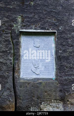 ***2013 PHOTO DU FICHIER*** le MUDr. Plaque commémorative Johann Hille et Antonin Richter, Doubice, Parc national de la Suisse de Bohême (Ceske Svycarsko), Deci Banque D'Images