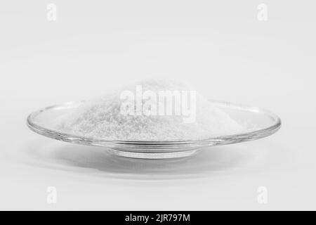 l'acide citrique anhydre, connu sous le nom de citrate d'hydrogène, est un acide organique faible, antioxydant et conservateur, sert de produit écologique largement utilisé dans Banque D'Images