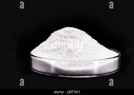 l'acide citrique anhydre, connu sous le nom de citrate d'hydrogène, est un acide organique faible, antioxydant et conservateur, sert de produit écologique largement utilisé dans Banque D'Images