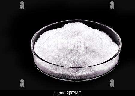 l'acide citrique anhydre, connu sous le nom de citrate d'hydrogène, est un acide organique faible, antioxydant et conservateur, sert de produit écologique largement utilisé dans Banque D'Images