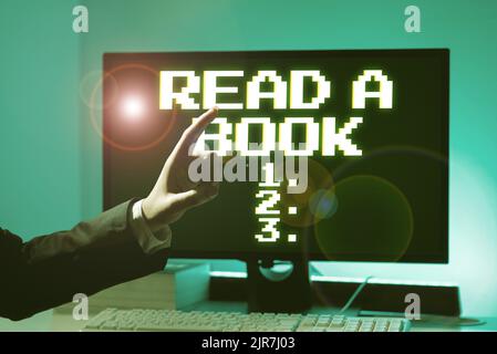 Légende conceptuelle Lire Un livre. Mot pour apprécier la littérature traditionnelle activité apprendre de nouvelles choses Businesswoman pointant avec un doigt sur important Banque D'Images