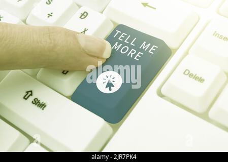 Signe écrit à la main parlez-moi plus. Présentation d'entreprise Appel à démarrer une conversation partager plus de connaissances -48983 Banque D'Images