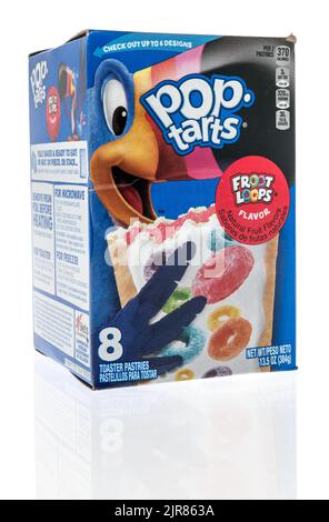 Winneconne, WI -1 mai 2022 : un paquet de fruits Pop tarts fait des boucles de petit-déjeuner sur un fond isolé Banque D'Images