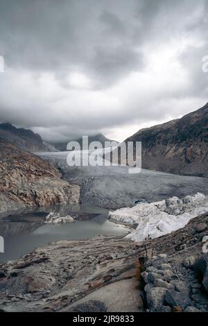 Le glacier du Rhône est un glacier dans les Alpes suisses et la source du Rhône et l'un des principaux contributeurs au lac Léman. Banque D'Images