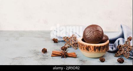 Pain d'épice Nurnberg elisen, bonbons de noël traditionnels allemands enrobés de chocolat Banque D'Images