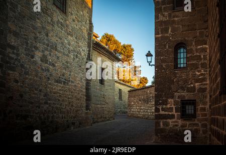 Ruelle pittoresque de la vieille ville de Baeza, ville classée au patrimoine mondial, à Jaen, en Espagne Banque D'Images