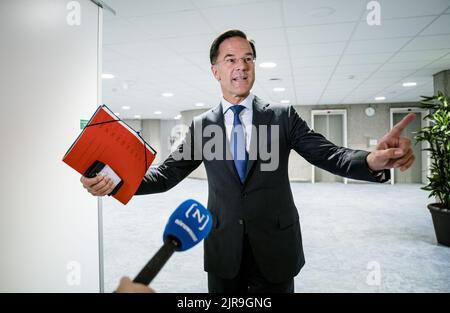 La Haye, pays-Bas. 23rd août 2022. 2022-08-23 10:51:27 LA HAYE - Premier ministre Mark Rutte avant le début du débat sur la politique d'azote. Il y a eu une grande irritation au sein du cabinet et de la coalition parce que le chef de l'ADC et vice-premier ministre Wopke Hoekstra a déclaré dans une interview dans l'AD qu'il pourrait vouloir ajuster la politique. ANP BART MAAT netherlands Out - belgium Out Credit: ANP/Alay Live News Banque D'Images