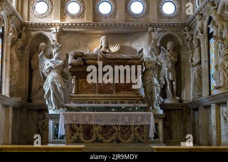 TROGIR, CROATIE - 11 SEPTEMBRE 2017 : chapelle et tombe de Saint Jean de Trogir à l'intérieur de la cathédrale Saint-Laurent. Banque D'Images