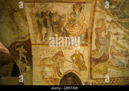 Gargilesse-Dampierre (centre de la France) : fresques dans la crypte de l'église Saint-Laurent-et-notre-Dame, bâtiment classé d'origine nationale Banque D'Images