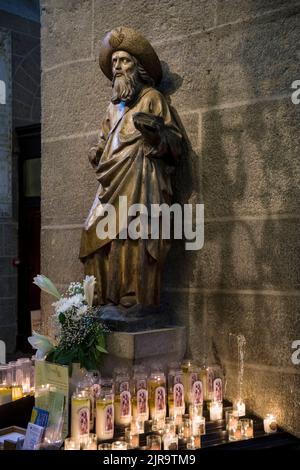 Le Puy-en-Velay (centre-sud de la France) : statue de Jacques le Grand dans la cathédrale du Puy ou cathédrale notre-Dame de l'Annonciation, édifice du Registre Banque D'Images