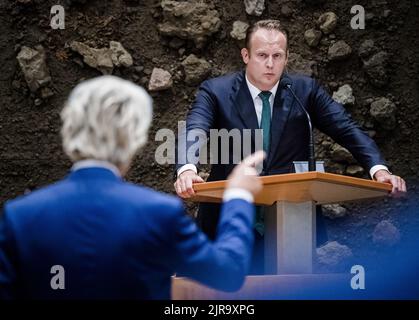 La Haye, pays-Bas. 23rd août 2022. 2022-08-23 11:40:22 LA HAYE - Geert Wilders (PVV) et Pieter Heerma (CDA) pendant le débat sur la politique d'azote. Il y a eu une grande irritation au sein du cabinet et de la coalition parce que le chef de l'ADC et vice-premier ministre Wopke Hoekstra a déclaré dans une interview dans l'AD qu'il pourrait vouloir ajuster la politique. ANP BART MAAT netherlands Out - belgium Out Credit: ANP/Alay Live News Banque D'Images