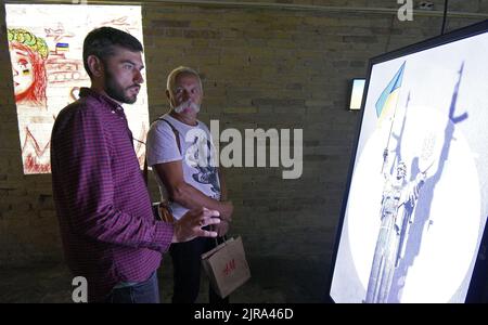 Non exclusif : KIEV, UKRAINE - 20 AOÛT 2022 - le Monument de la mère patrie. L'exposition sur la redéfinition présente des œuvres inspirées par le Monumen de Motherland Banque D'Images