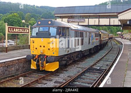 Le moteur diesel 31271 s'introduit à Llangollen, au nord du pays de Galles, avec des wagons, chemin de fer à vapeur historique, 1960s, 1960 Banque D'Images