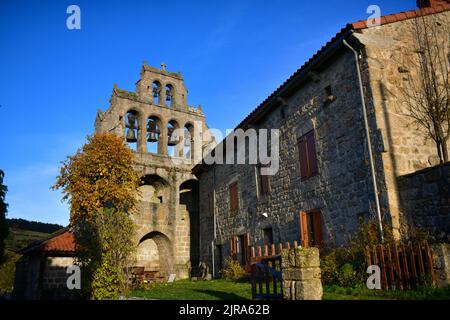 Chanaleilles (sud de la France) : petite église romane de notre-Dame-de-l'Assomption (notre-Dame de l'Assomption), datant du 12th siècle, k Banque D'Images