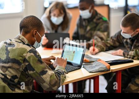 Amberieu-en-Bugey (centre-est de la France) : stagiaires du Service militaire volontaire (SMV) qui vise à donner aux jeunes qui ont abandonné la TH Banque D'Images