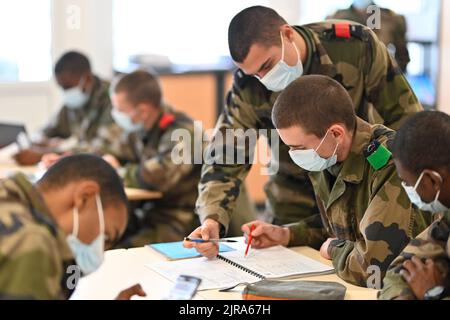 Amberieu-en-Bugey (centre-est de la France) : stagiaires du Service militaire volontaire (SMV) qui vise à donner aux jeunes qui ont abandonné la TH Banque D'Images