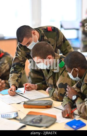 Amberieu-en-Bugey (centre-est de la France) : stagiaires du Service militaire volontaire (SMV) qui vise à donner aux jeunes qui ont abandonné la TH Banque D'Images