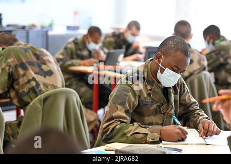 Amberieu-en-Bugey (centre-est de la France) : stagiaires du Service militaire volontaire (SMV) qui vise à donner aux jeunes qui ont abandonné la TH Banque D'Images