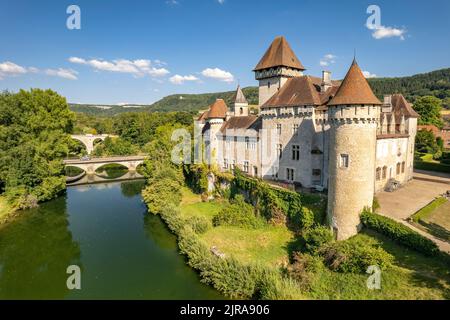 DAS Schloss Cléron und der Fluss Loue aus der Luft gesehen, Cléron, Bourgogne-Franche-Comté, Frankreich, Europa | Château de Cléron et Loue Banque D'Images