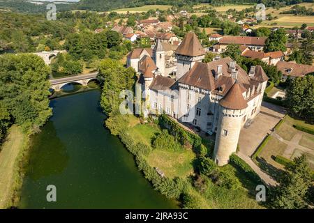 DAS Schloss Cléron und der Fluss Loue aus der Luft gesehen, Cléron, Bourgogne-Franche-Comté, Frankreich, Europa | Château de Cléron et Loue Banque D'Images