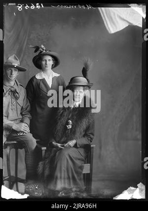 Thomas Henry Mossman, Esther Muriel Mossman et Marion Susan Mossman, 1914 ans, Wellington, par Berry & Co Banque D'Images