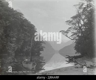 The Narrows, North Fjord, Lake te Anau, 1889, Dunedin, Par Burton Brothers, Alfred Burton. Banque D'Images