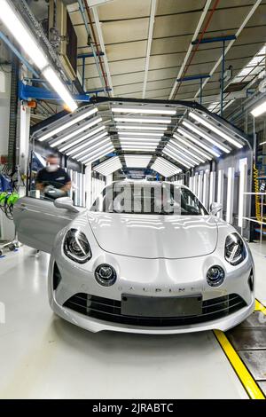 Renault Alpine fabrique à Dieppe : inspection finale d'un Alpine A110 après le processus de production Banque D'Images