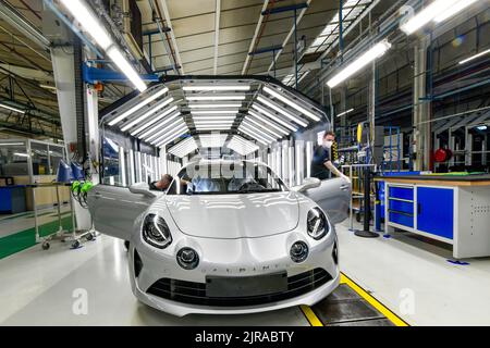 Renault Alpine fabrique à Dieppe : inspection finale d'un Alpine A110 après le processus de production Banque D'Images