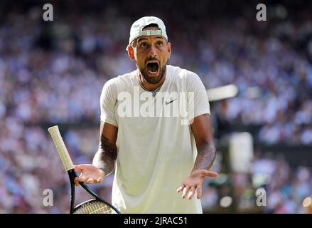 Photo du dossier datée du 10-07-2022 de Nick Kyrgios. Le spectateur accusé par Nick Kyrgios d’avoir « environ 700 boissons » lors de la finale de Wimbledon de cette année a intenté une action en justice contre l’australien pour diffamation. Date de publication : mardi 23 août 2022. Banque D'Images