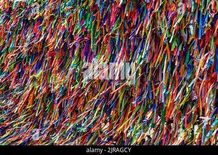 Célèbres rubans chanceux de notre Senhor do Bonfim utilisés comme souvenir d'un voyage à la ville de Salvador à Bahia, Brésil Banque D'Images