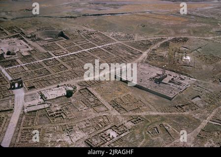 Algérie, Timgad, dans les monts des Aures d'Algérie : vue aérienne des vestiges de la ville romaine fondée par l'empereur romain Trajan autour de ce 100, ar Banque D'Images