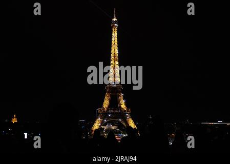 PARIS, FRANCE -7 AVRIL 2018 : la Tour Eiffel est le monument le plus célèbre de la ville Banque D'Images