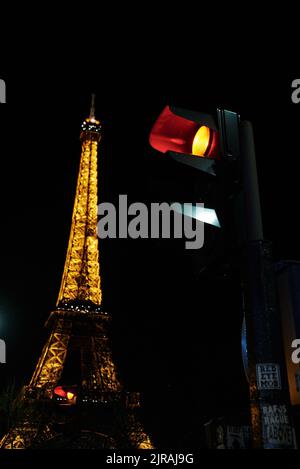 PARIS, FRANCE -7 AVRIL 2018 : la Tour Eiffel est le monument le plus célèbre de la ville Banque D'Images