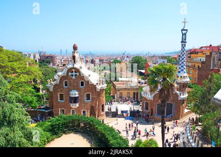 BARCELONE, ESPAGNE -18 MAI 2018: Parc Guell dans la partie supérieure de Barcelone, créé par Antonio Gaudi en 1900-1914. Banque D'Images