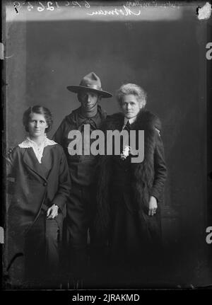 Thomas Henry Mossman, Esther Muriel Mossman et Marion Susan Mossman, 1914 ans, Wellington, par Berry & Co Banque D'Images