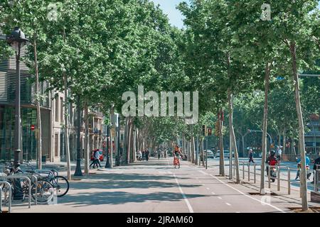 BARCELONE, ESPAGNE - 19 MAI 2018 : circulation dans les rues de la ville. Banque D'Images