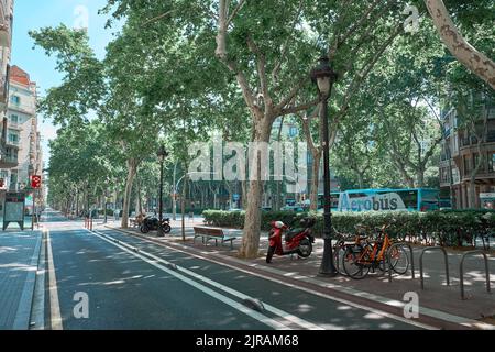 BARCELONE, ESPAGNE - 19 MAI 2018 : circulation dans les rues de la ville. Banque D'Images