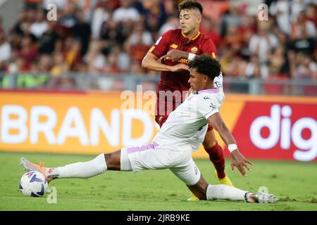 Stephan El Shaarawy, le joueur italien de Roma, conteste le ballon avec le défenseur autrichien de Cremone Emanuel Aiwu lors de la série Un match de football entre ROMA et Cremonese. Comme Roma a gagné 1-0 Banque D'Images