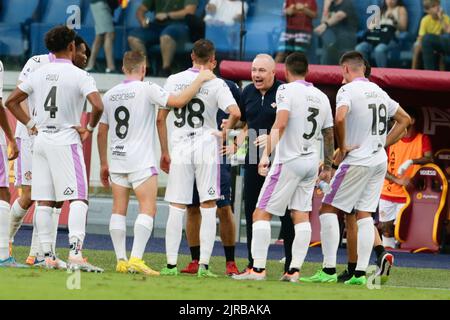 L’entraîneur italien de Cremonese Massimiliano Alvini parle avec son équipe lors de la série Un match de football entre ROMA et Cremonese. Comme Roma a gagné 1-0 Banque D'Images