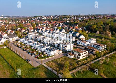 Allemagne, Bade-Wurtemberg, Waiblingen, vue aérienne des appartements suburbains modernes Banque D'Images